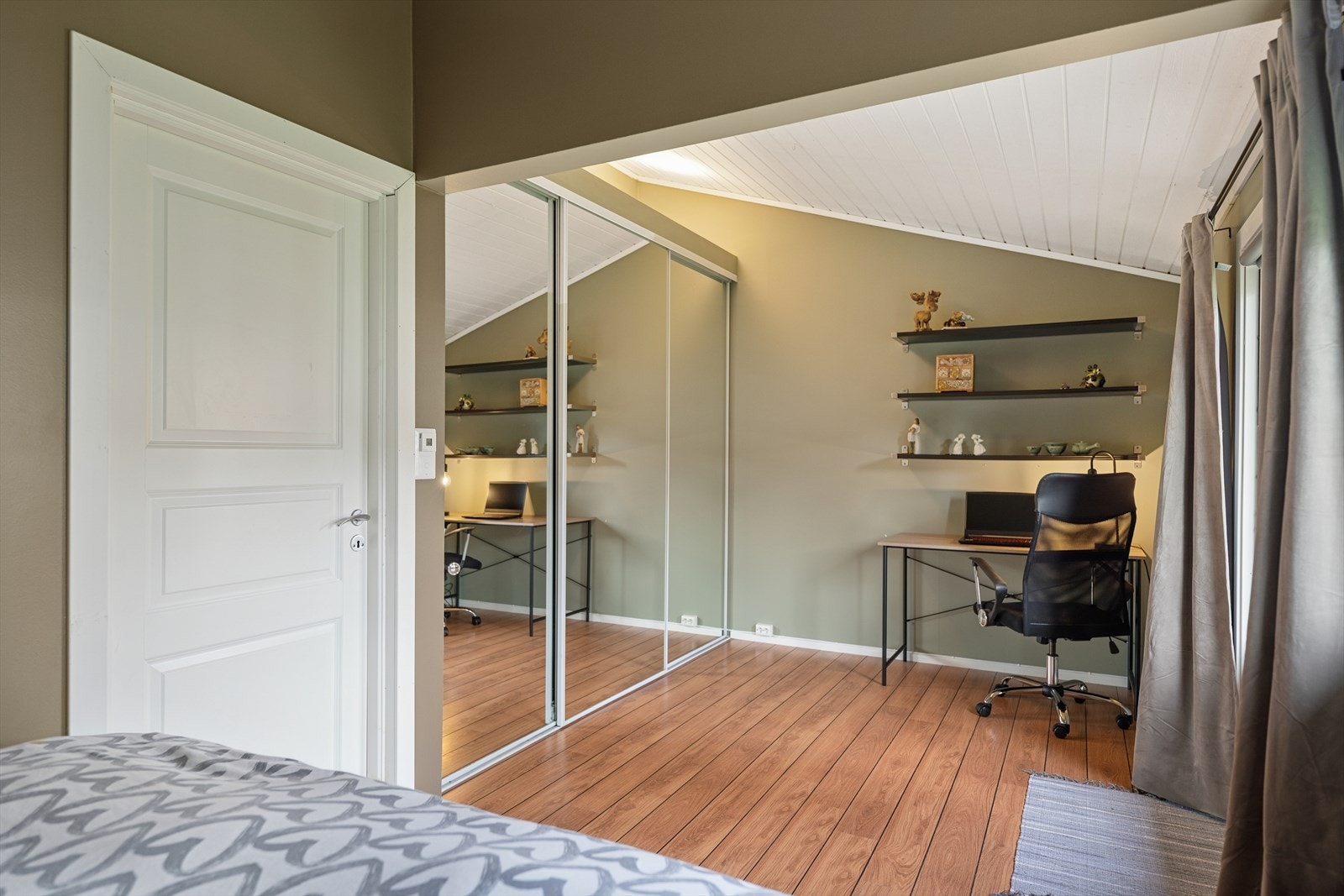 Soverom I Galleribilde