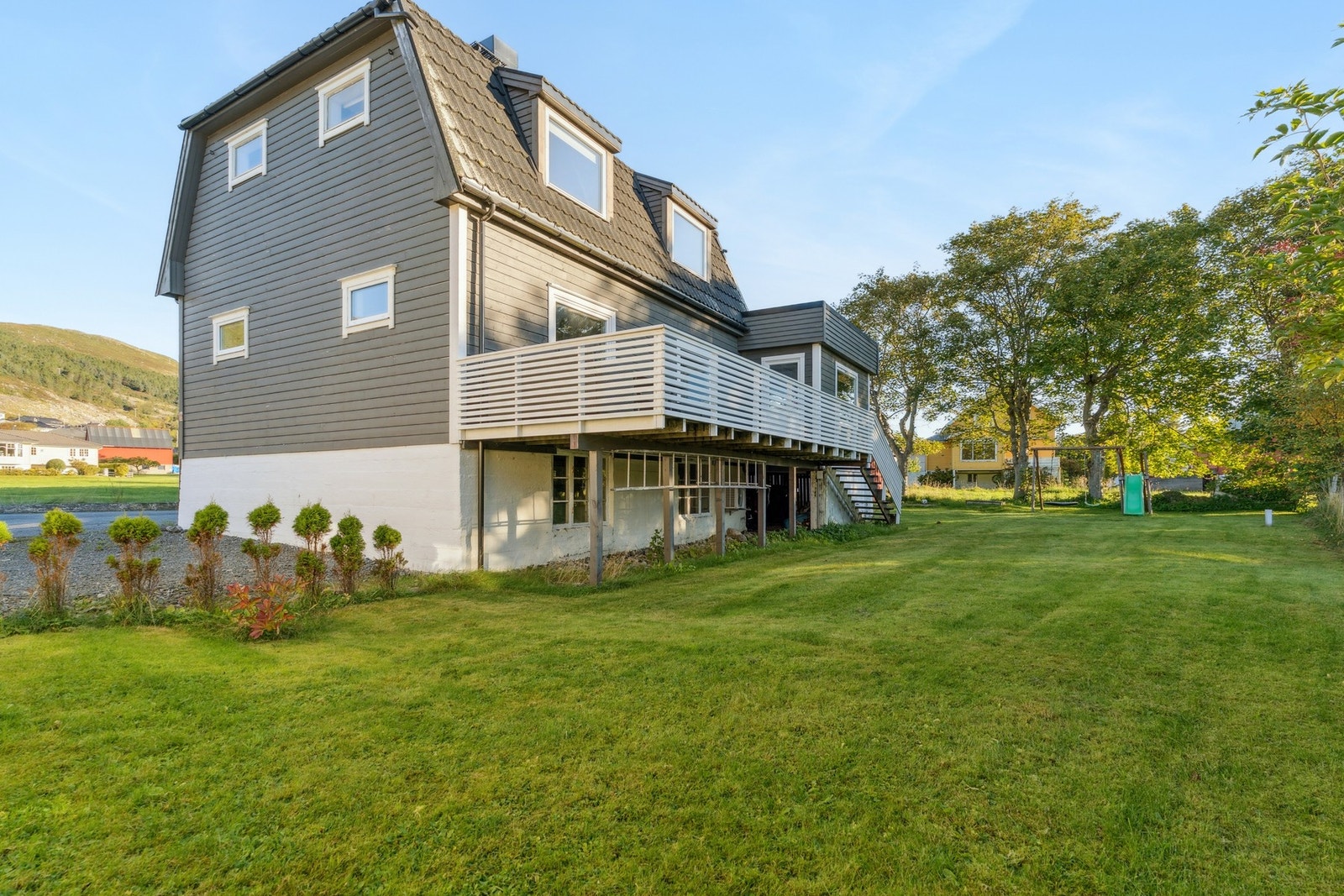 EiendomsMegler 1 v/ Gabrielle Moen Remøy har gleden av å presentere Bakkevegen 21! (Foto EFKT v/ Svein Olav Humberset). Galleribilde