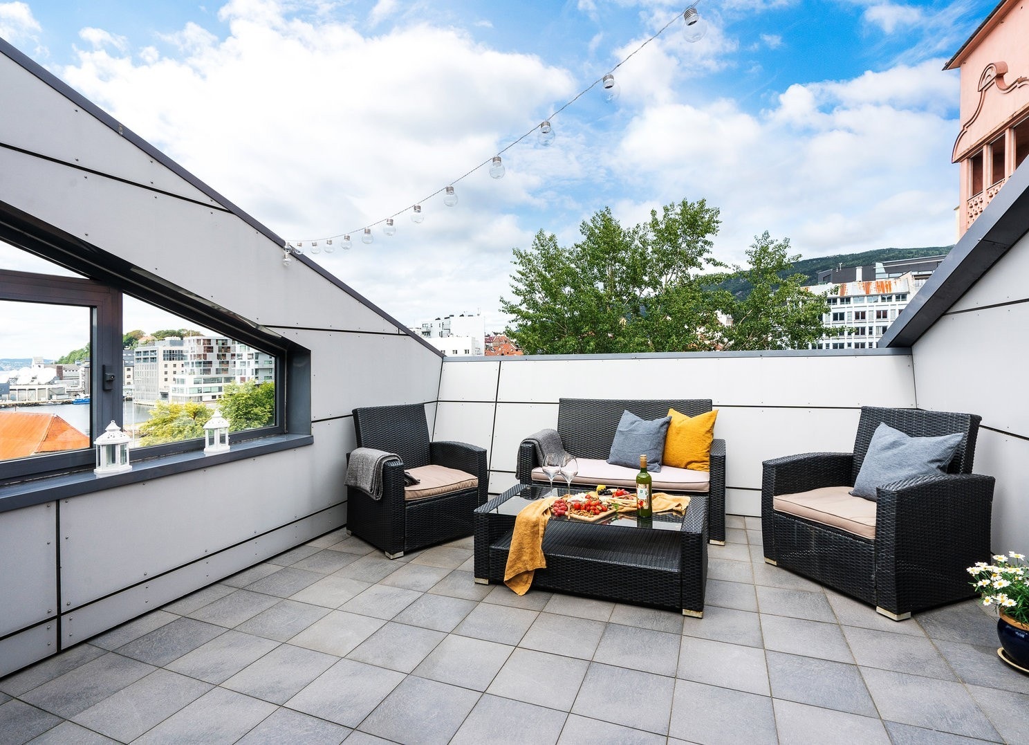 Lun sjermet terrasse Galleribilde