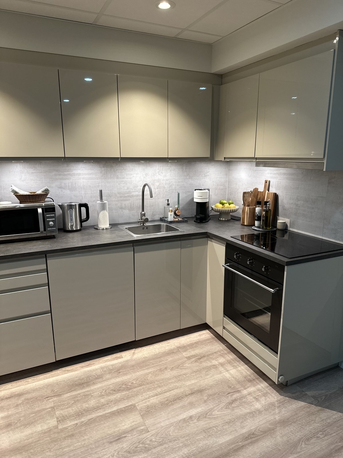 Foto viser korleis leilegheita er møblert i dag. Foto er teke av seljar sjølv. Galleribilde