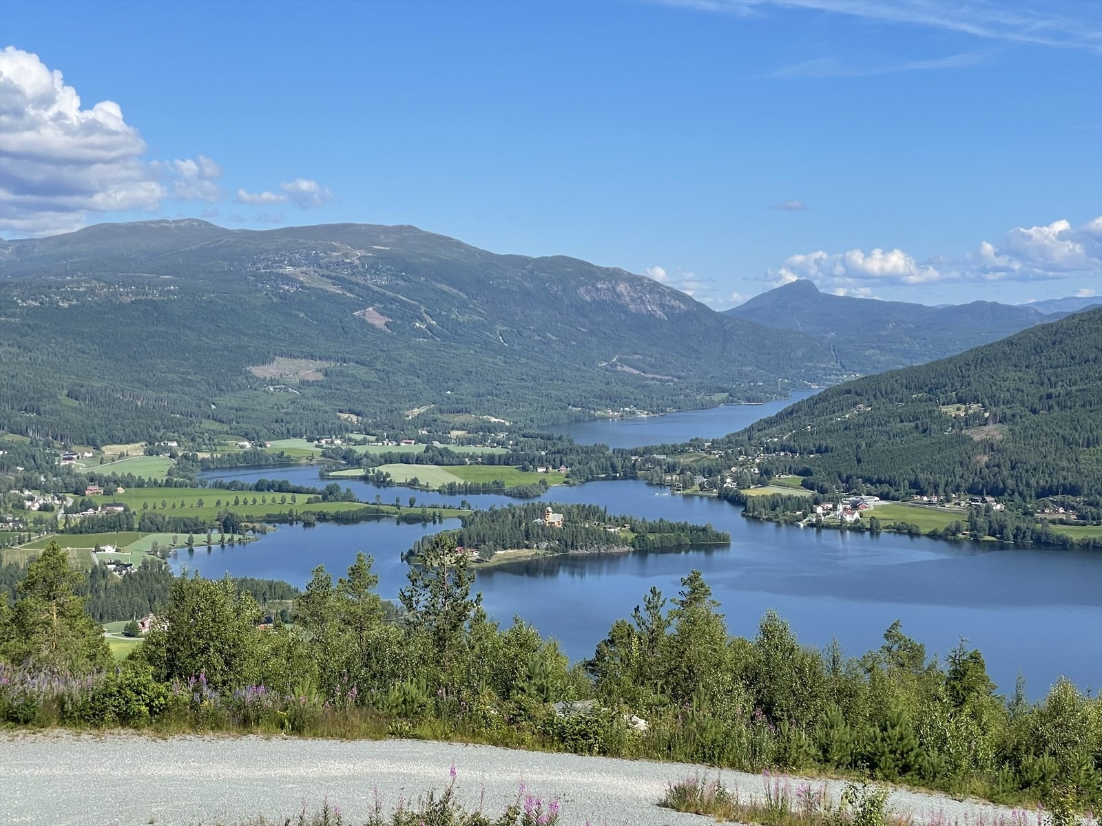 Fantastisk utsikt over Krøderen! (Selgers private bilde) Galleribilde