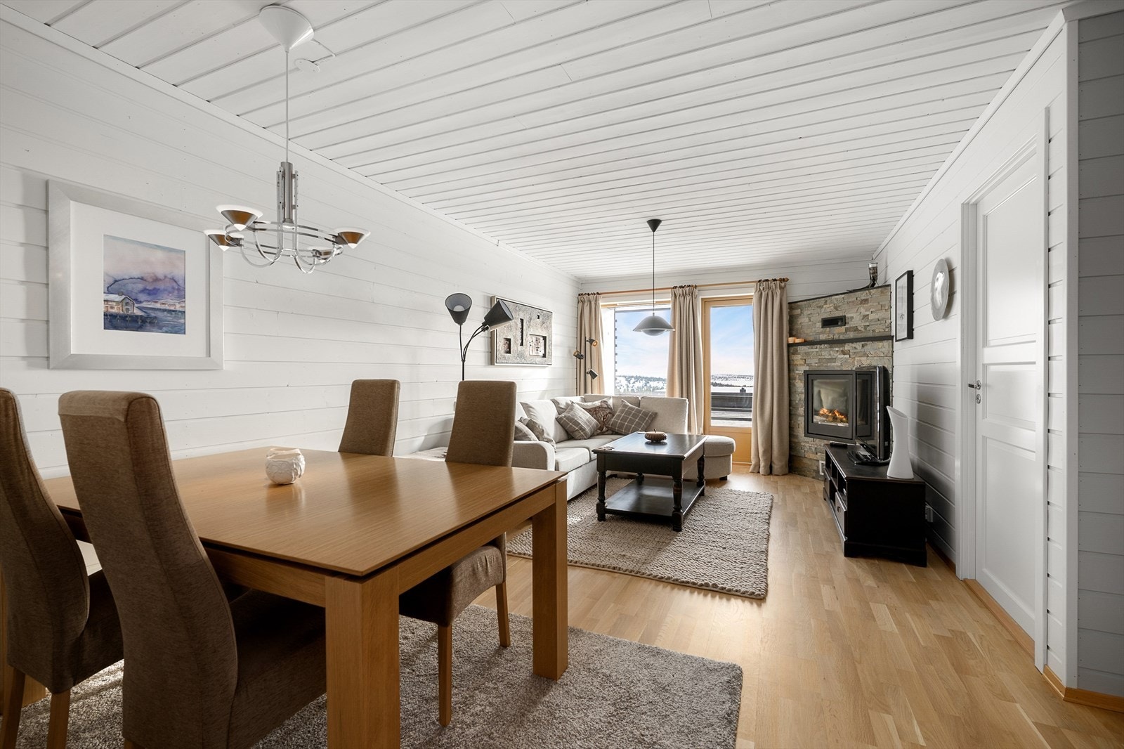 Leiligheten er lettstelt, så her kan du fokusere på hyggen Galleribilde