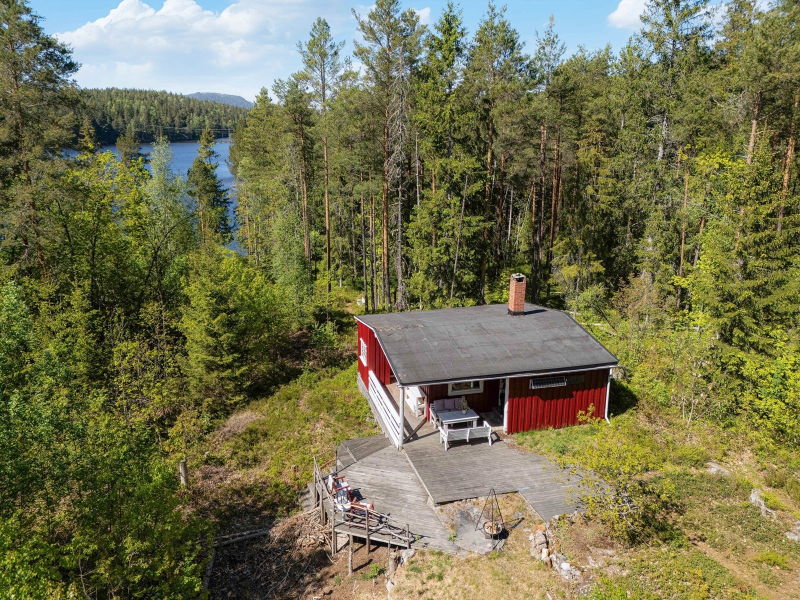 Det er kort vei ned til Kilevannet som byr på fine bade- og fiskemuligheter. Galleribilde