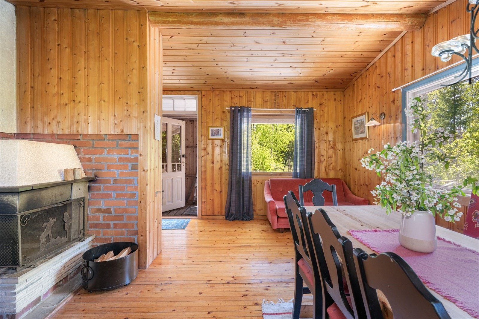 Dette gir også fint utsyn til den vakre naturen på utsiden. Galleribilde