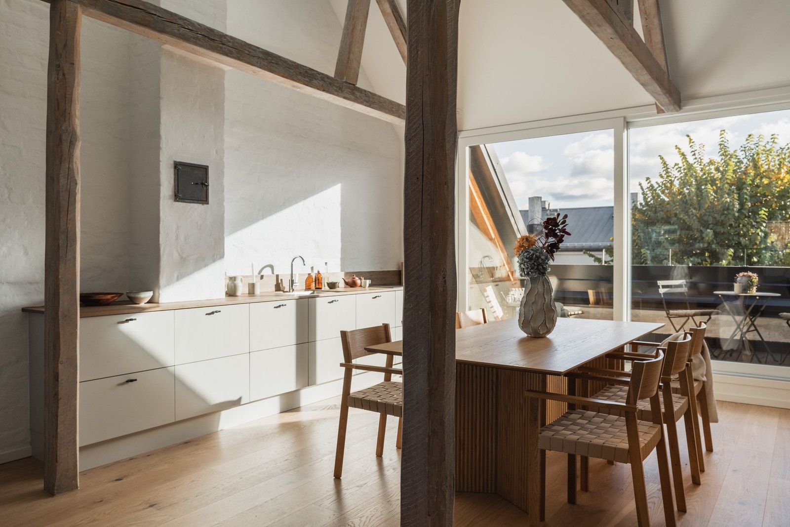 Gjennomgående lysflater fra to sider. Galleribilde