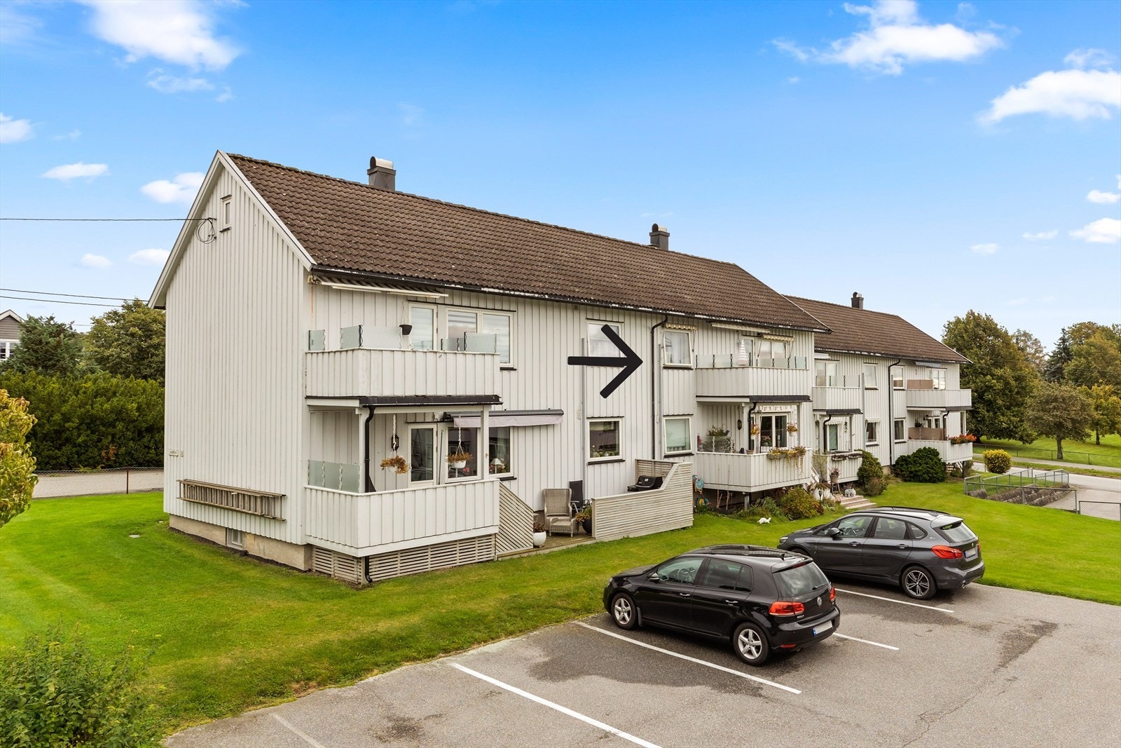 Leiligheten ligger i 2. etg. i en firemannsbolig med fin beliggenhet i et etablert boligområde på Øvre Lande Galleribilde