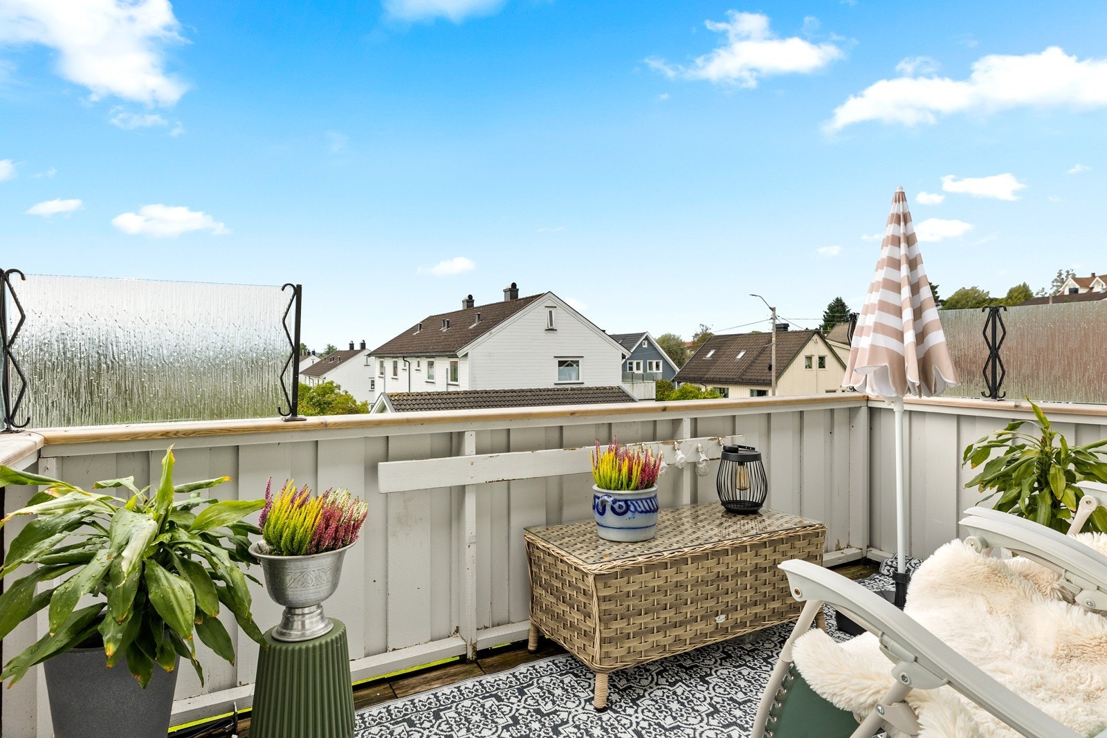 Sydvendt veranda med gode solforhold Galleribilde