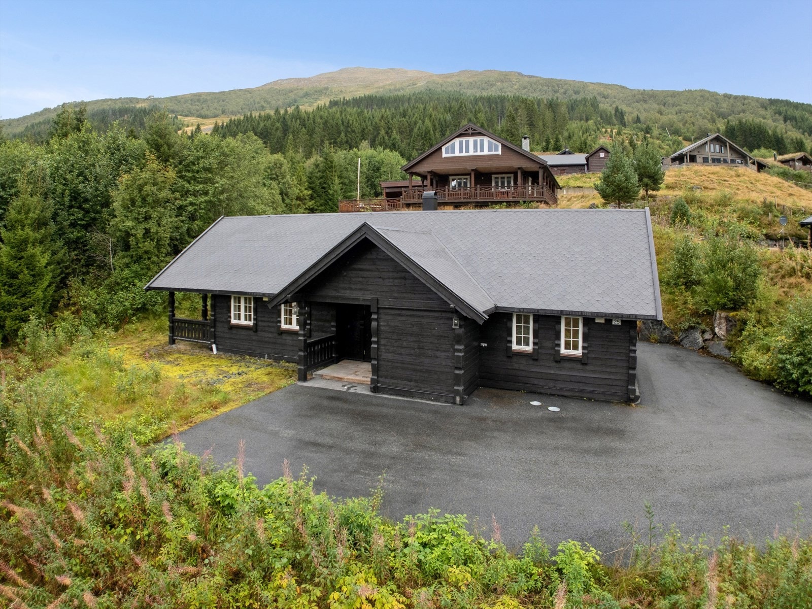 Ta med familien og opplev dee fantastiske området og denne spennande hytta! Galleribilde