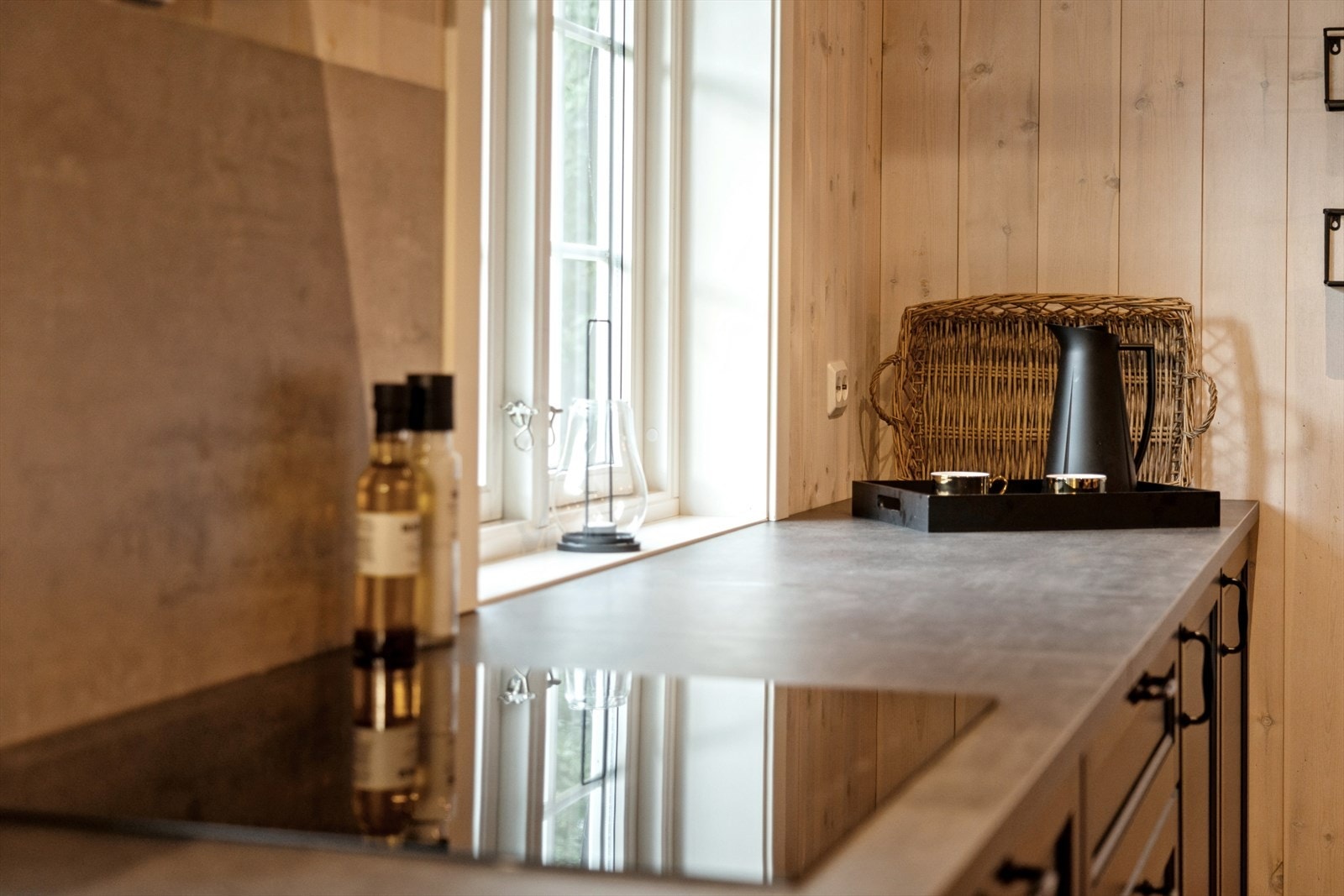 Perfekt for hyttekokken med benkeplass og utsikt til tun og fjellheimen Galleribilde