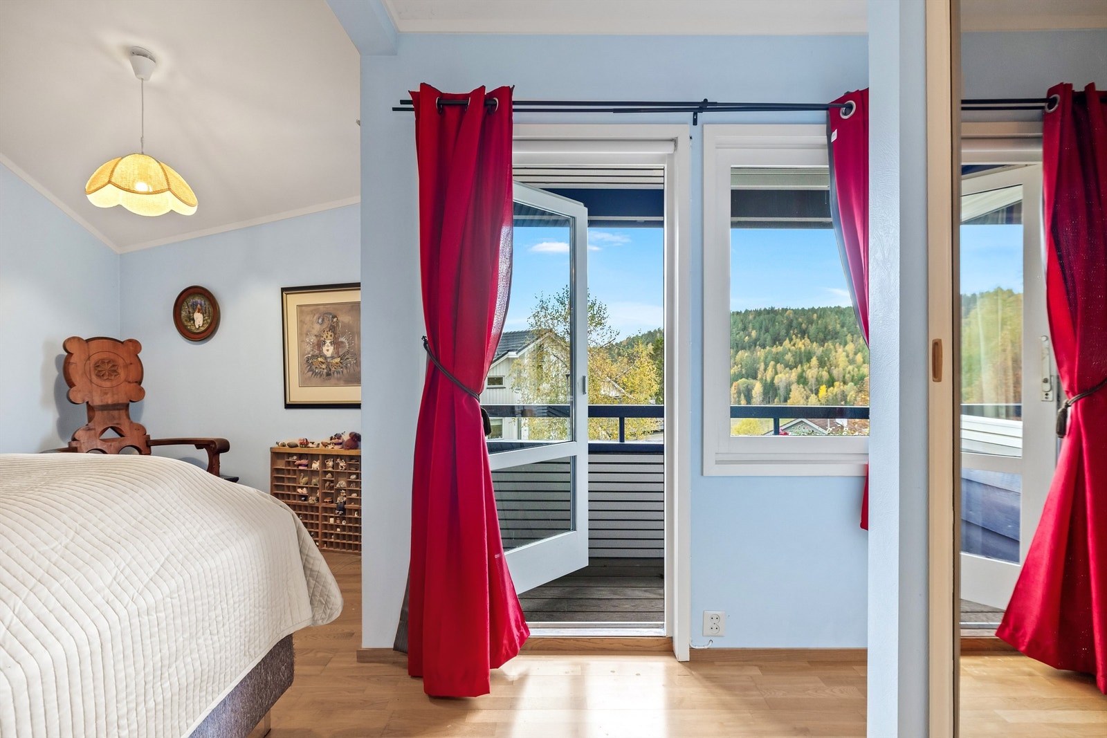 Utgang til balkong fra hovedsoverom Galleribilde