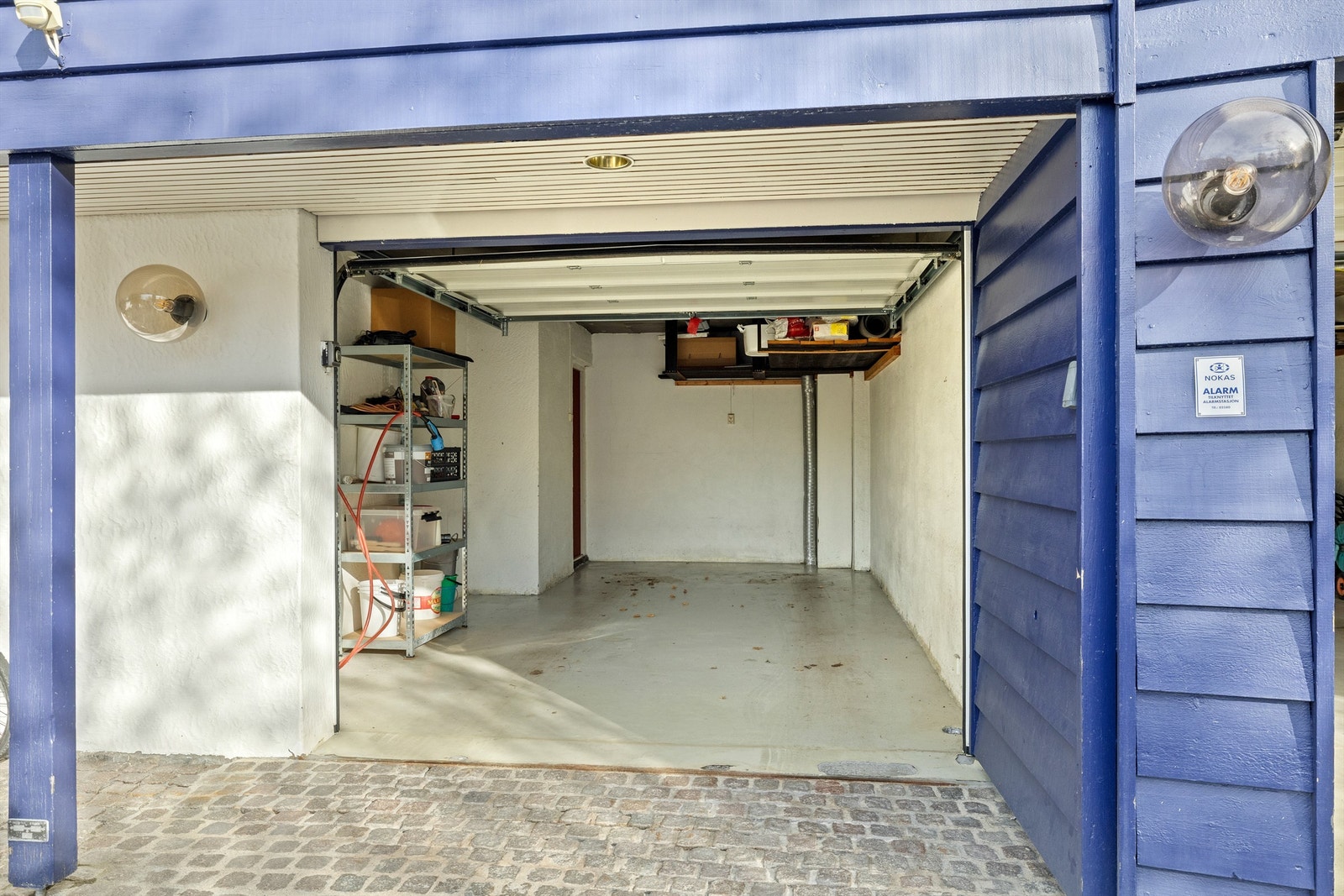 Garasje med hurtiglader og tilkomst direkte til boligen Galleribilde