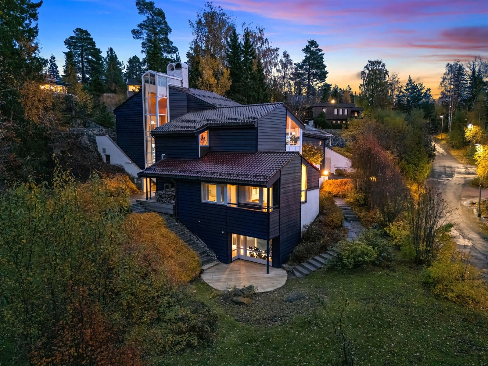 Eventyråsen 50 er en unik og arkitekttegnet enebolig på over 620 kvm Galleribilde