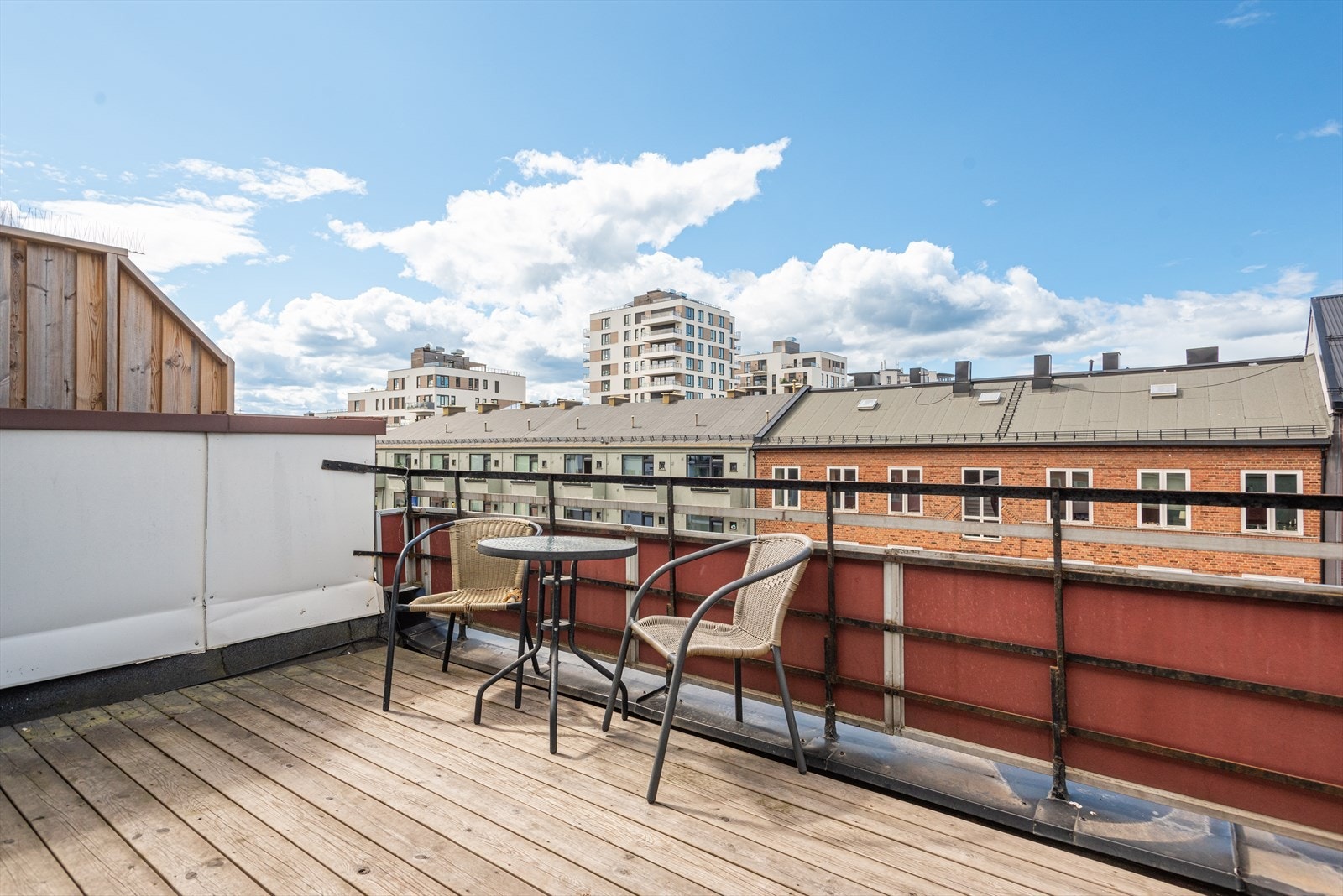 Leiligheten har en ypperlig beliggenhet midt på Majostuen og tilgang til felles takterrasse. Galleribilde