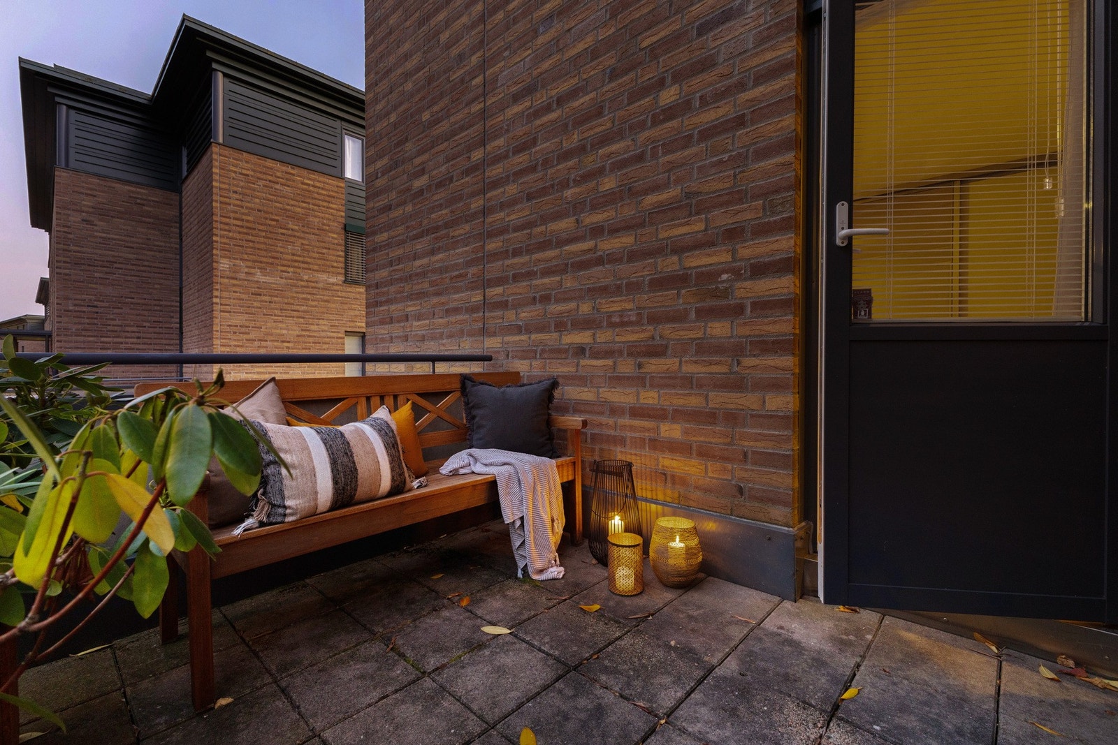 I tillegg har hovedsoverommet utgang til en hyggelig markterrasse på 6 kvm med morgensol. Galleribilde