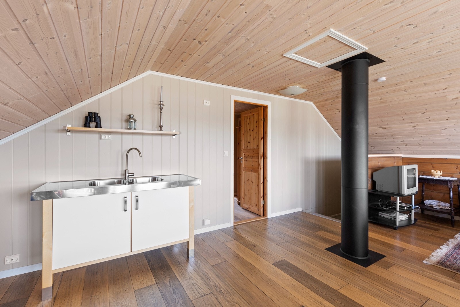 Det er beregnet plass for komfyr og kjøleskap Galleribilde