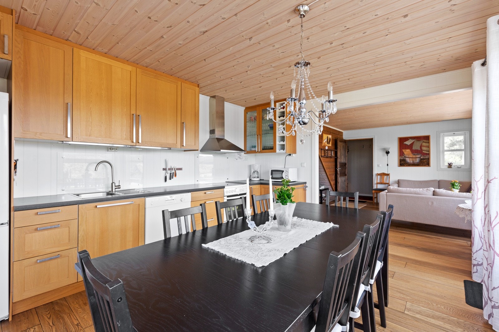 Trivelig kjøkken som er skapt for trivsel og stor matglede for store og små Galleribilde