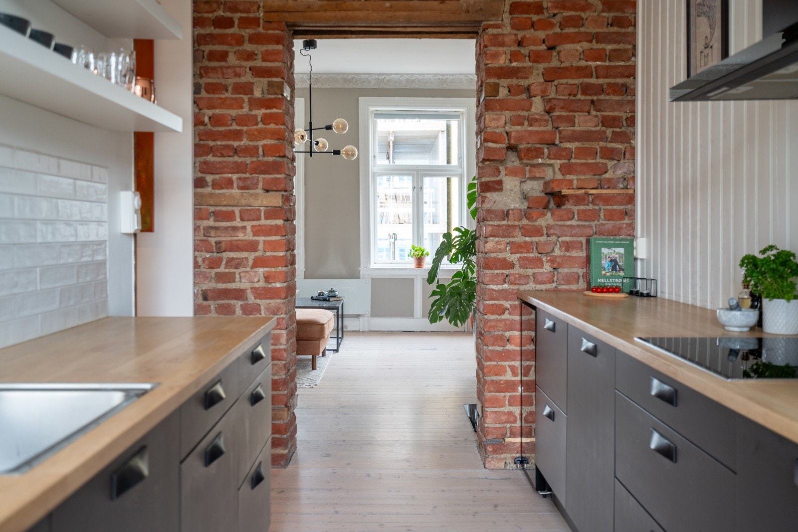 Lekre detaljer i kombinert med det rustikke gjør virkelig denne bolige unik. Galleribilde