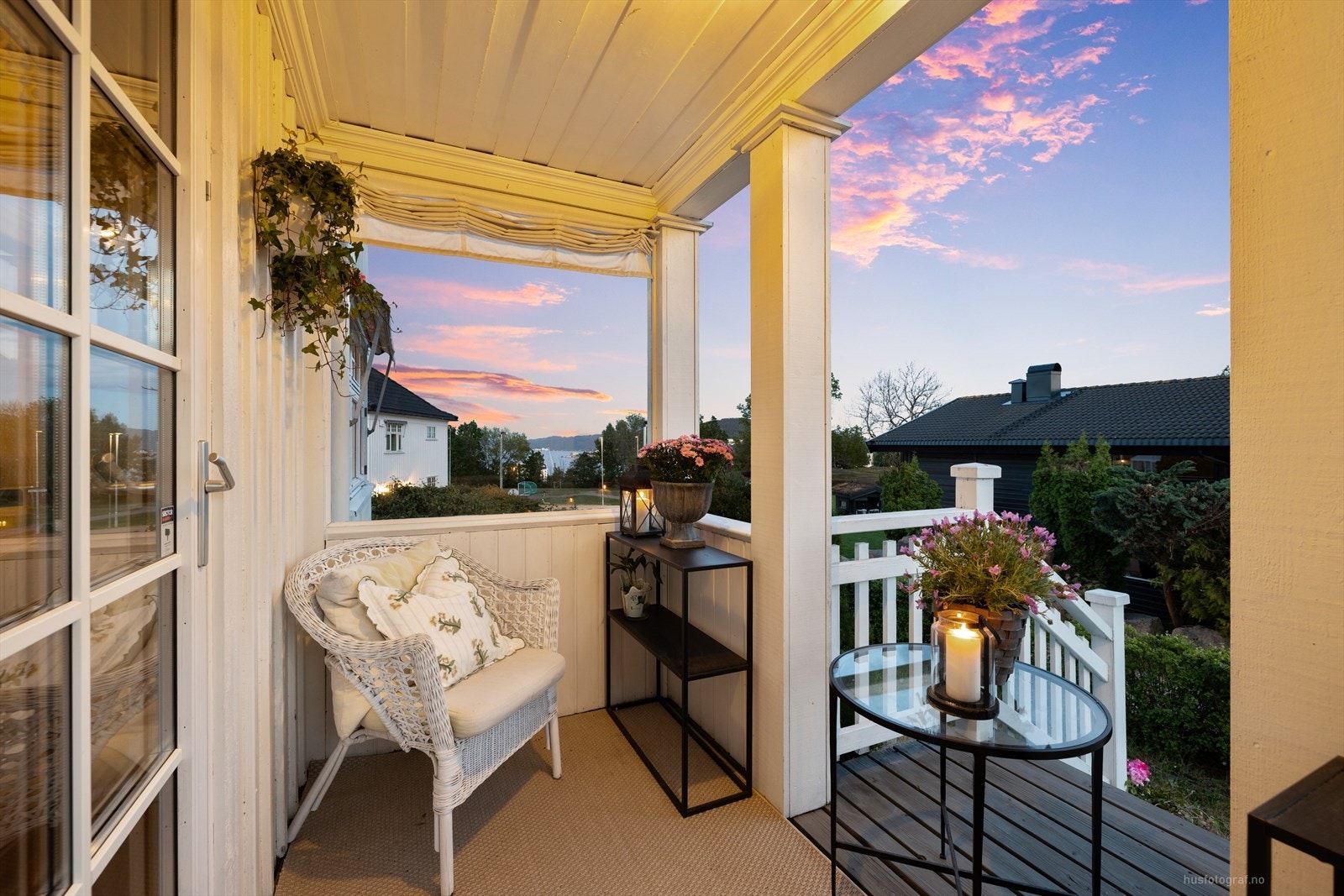 Kveldsstemning på verandaen Galleribilde