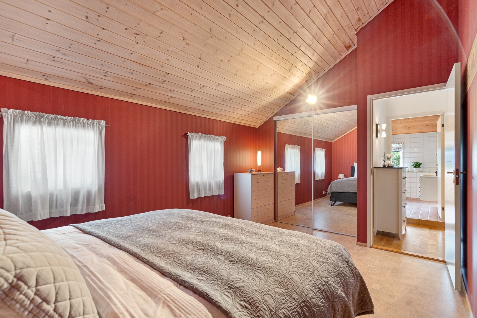 Supert hovedsoverom med god takhøyde Galleribilde