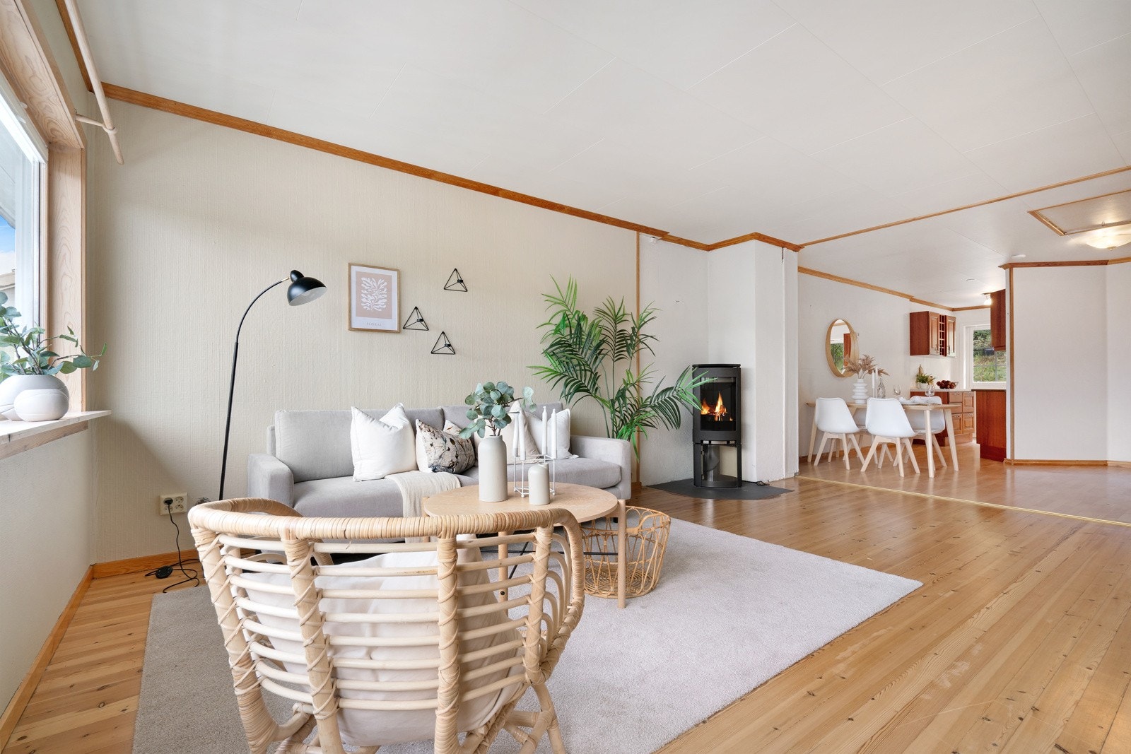 Boligen har praktisk planløsning med naturlig inndelte soner Galleribilde