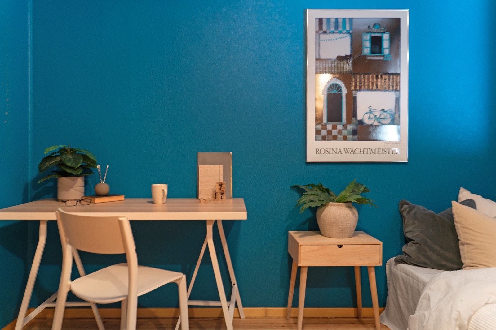 God plass til skrivebord på dette rommet. Galleribilde