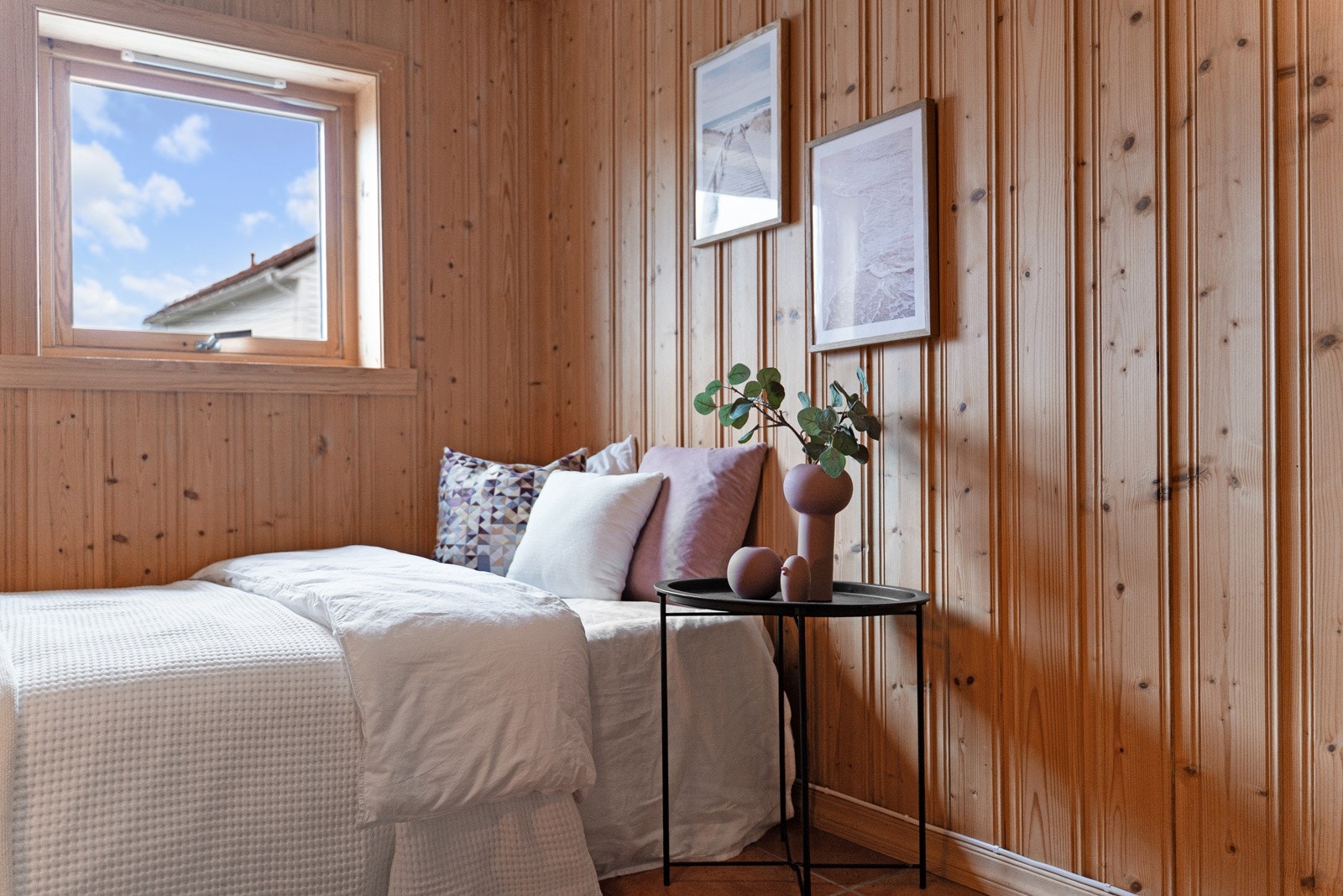Soverommet er på 8 kvm og er vendt frem mot inngangsparti Galleribilde