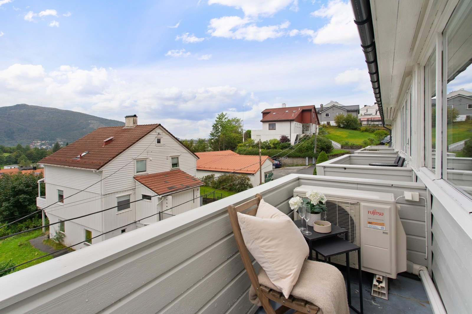 Flott utsikt fra altanen utenfor stuen Galleribilde