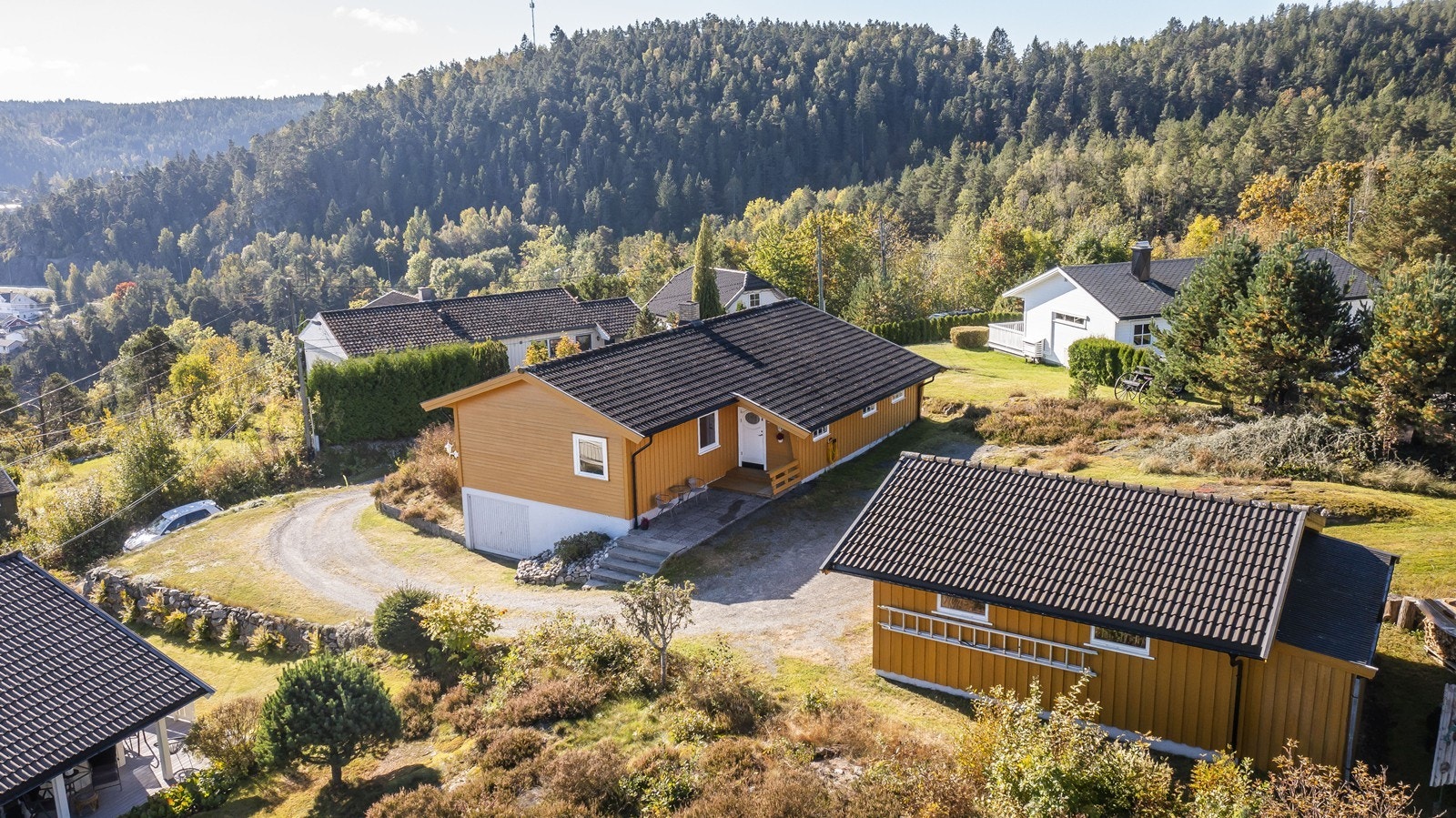 En innholdsrik enebolig med alt på et plan, garasje, verksted/hobbyrom og nydelig utsikt! Galleribilde