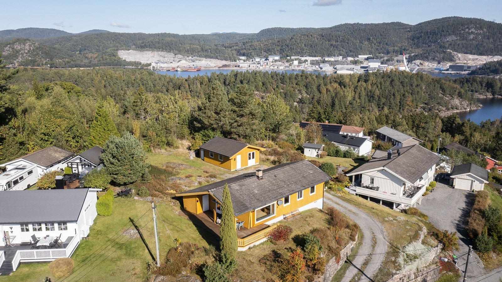 Innkjøring til boligen Galleribilde