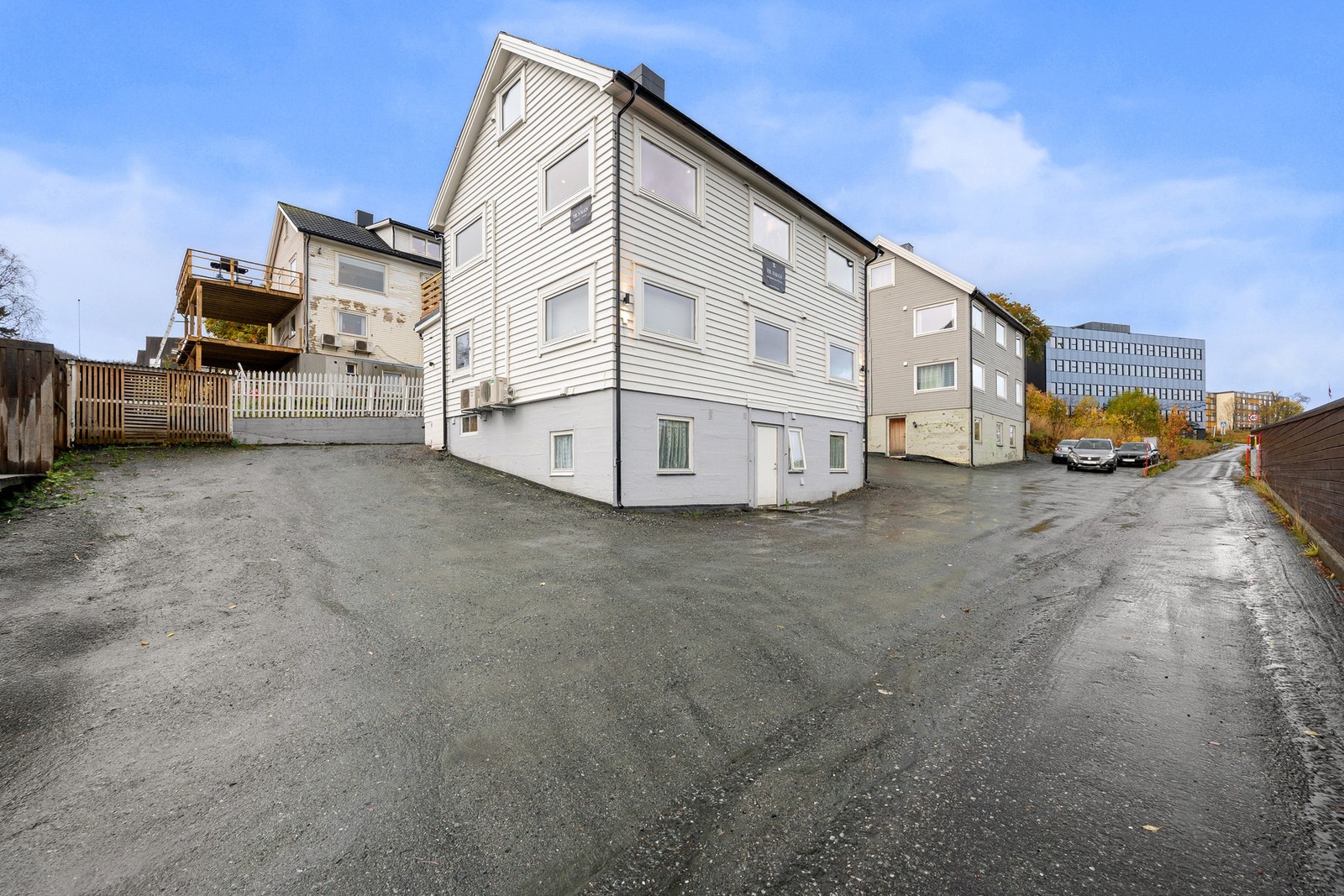 Felles tomt for sameiet med stor gårdsplass Galleribilde