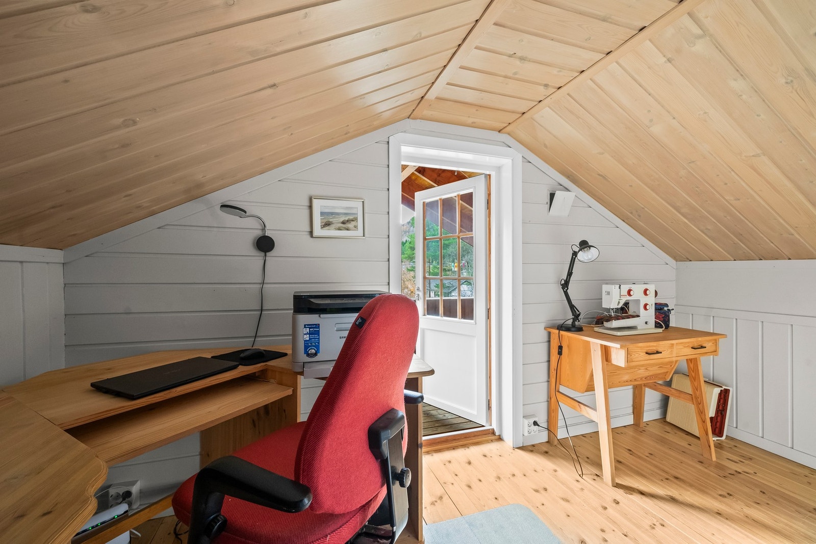 Utgang til sørvestvendt balkong i loftsetasje. Galleribilde