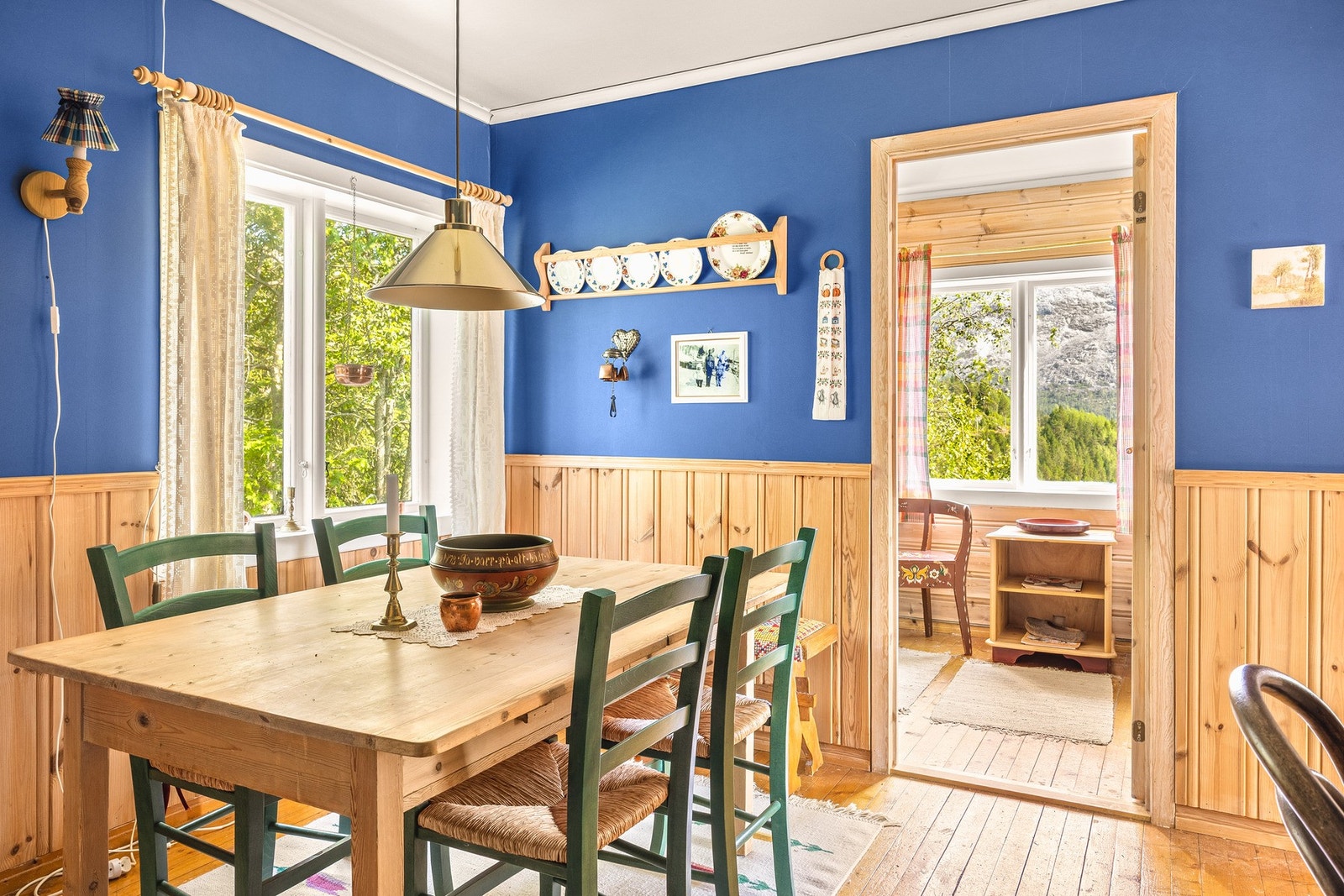 Spisestue 1. etasje. Galleribilde