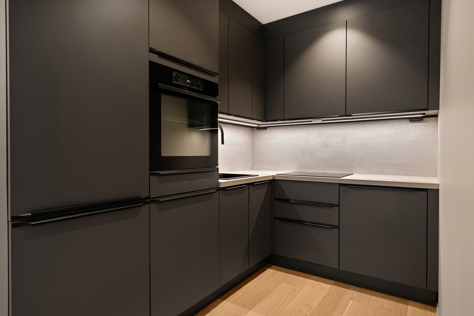 Kjøkken med integrerte hvitevarer Galleribilde