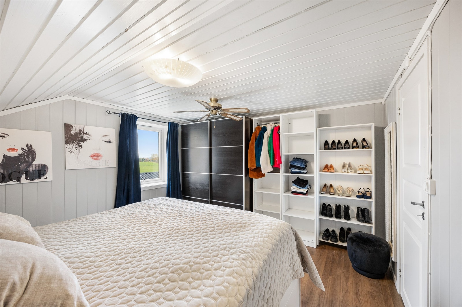 Rommene er av god størrelse og det er godt med sengeplass og garderobeskap. Galleribilde