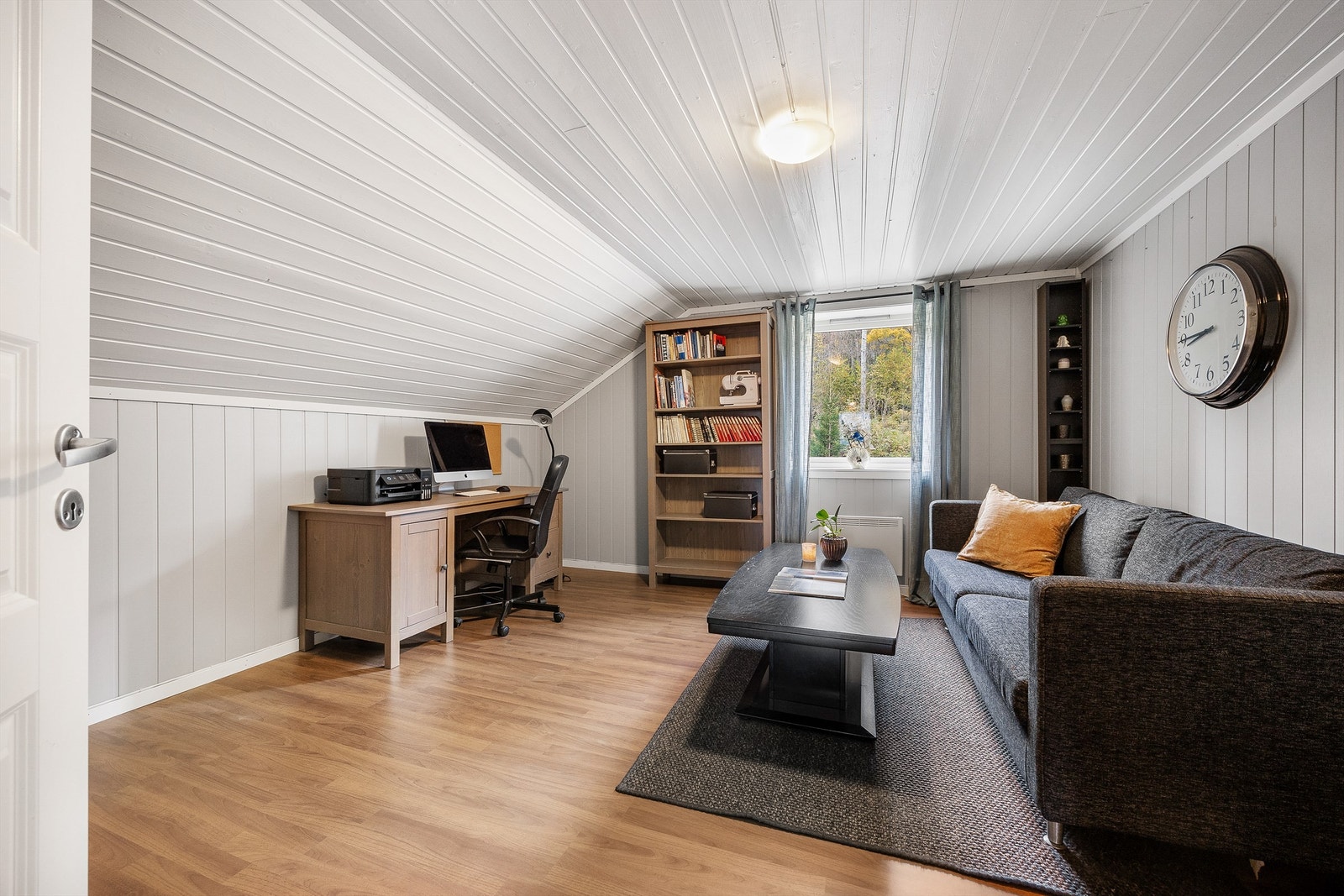 Rom brukt som kontor. Galleribilde