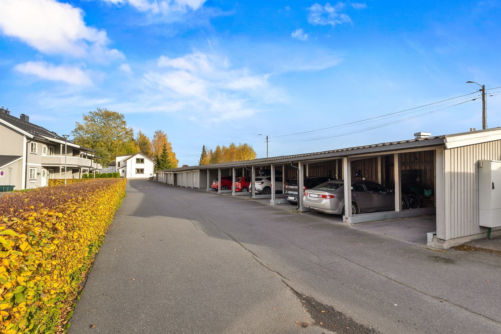 Garasje for en bil. Galleribilde