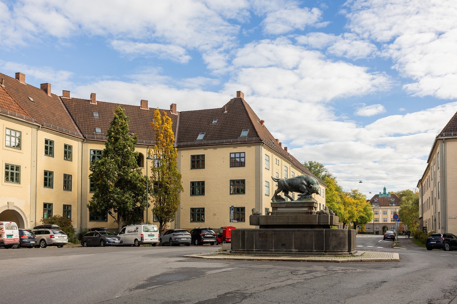 Lekker fasade og Oksefontenen på Torshov. Galleribilde