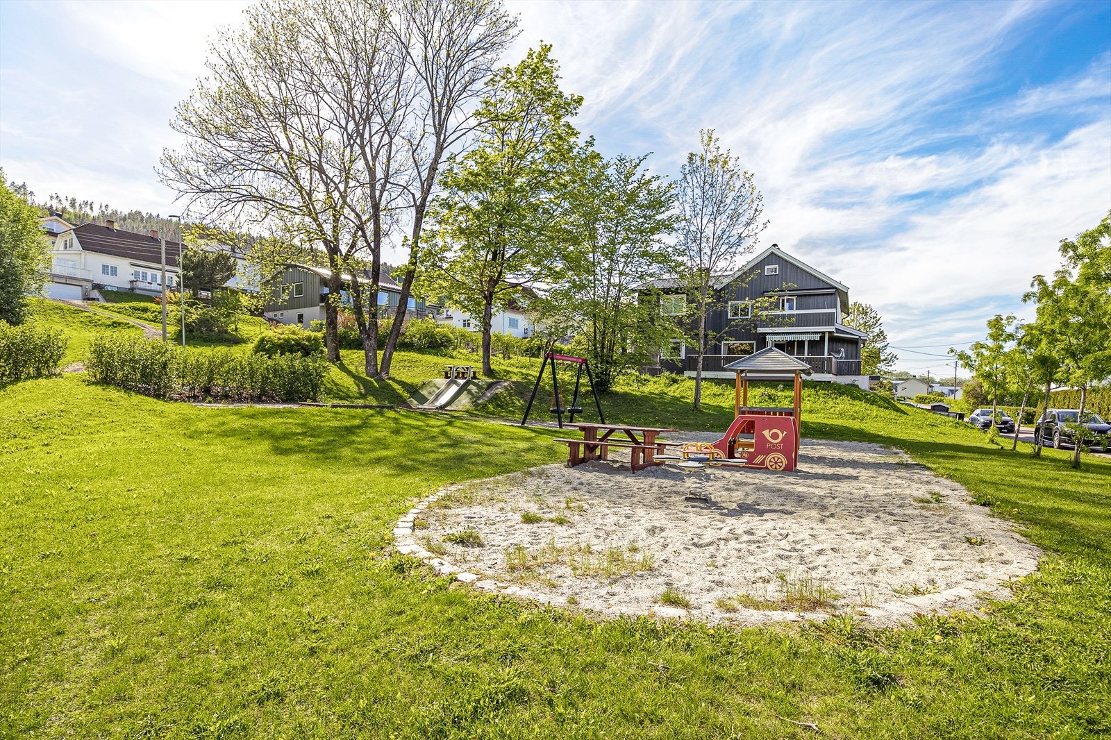 Lekeplass i umiddelbar nærhet. Galleribilde