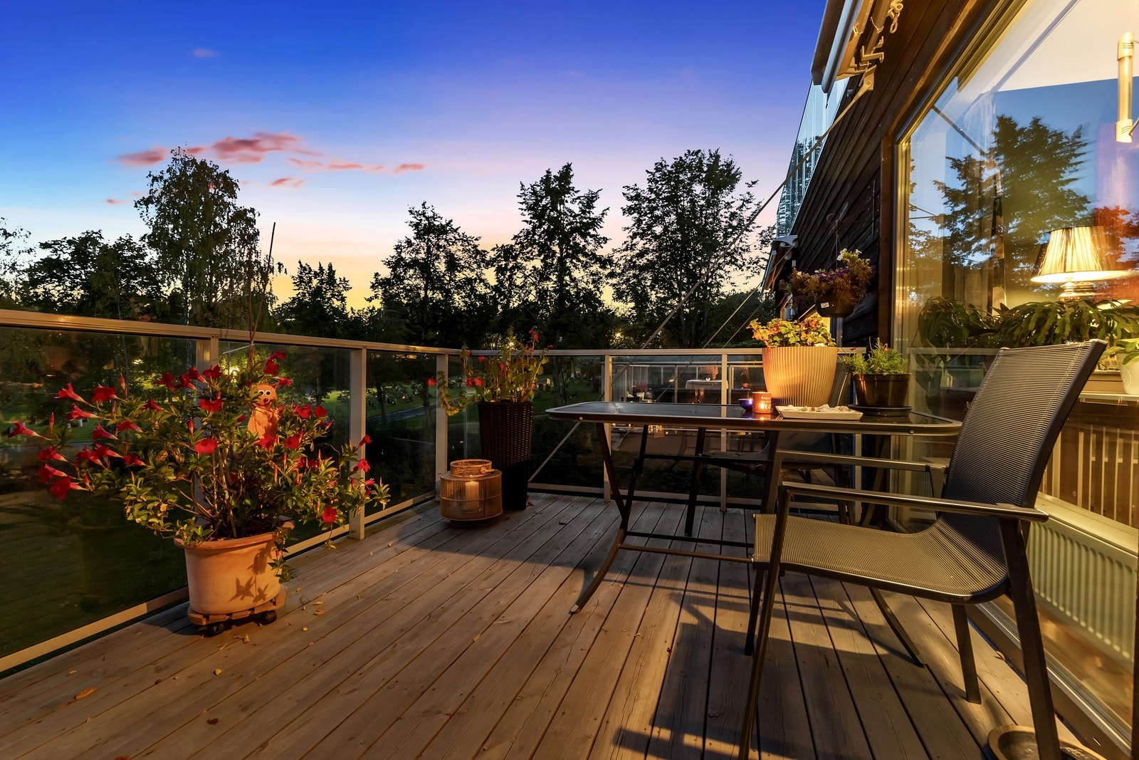 Balkong med adkomst fra stue. Galleribilde