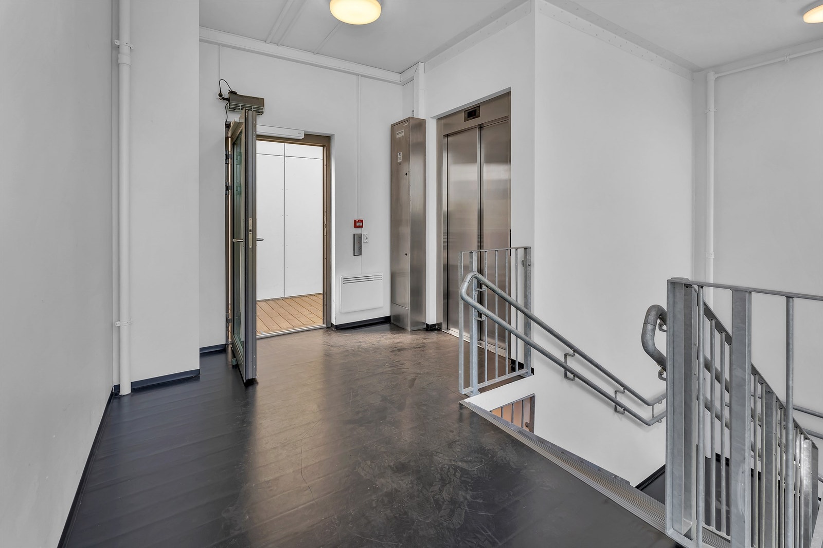 Heis fra garasje til leilighetsplan Galleribilde