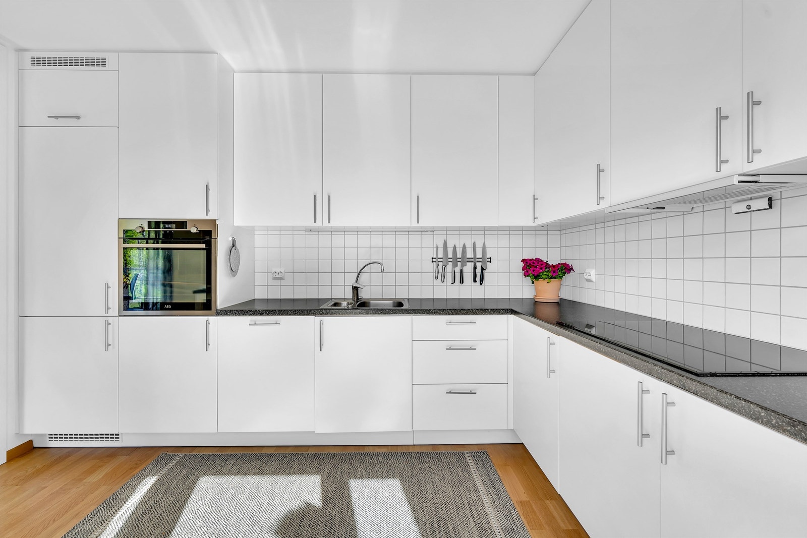 Rikelig med oppbevaringsplass for effektiv organisering Galleribilde