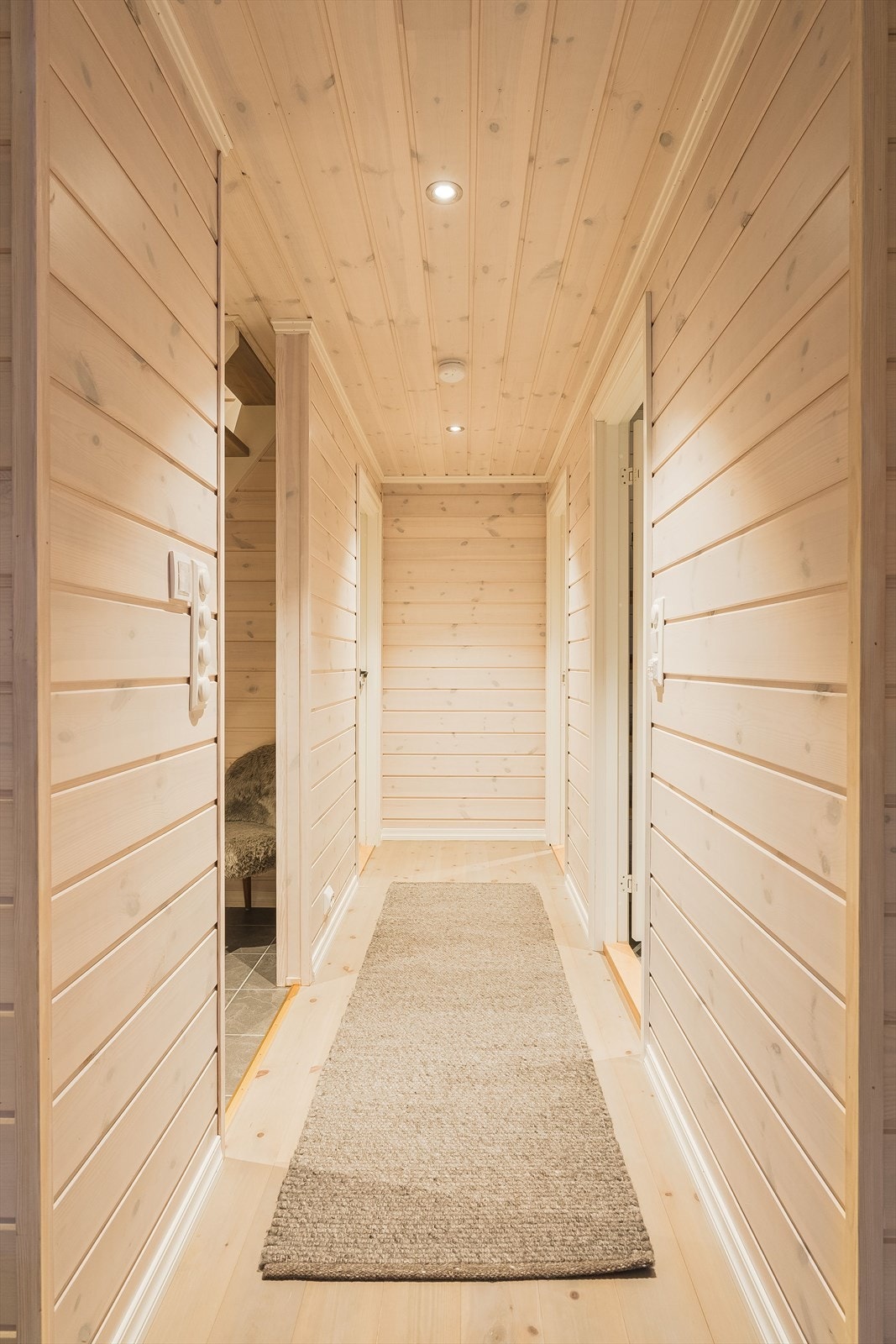 Gang med adkomst til to soverom og bad/vaskerom. Galleribilde