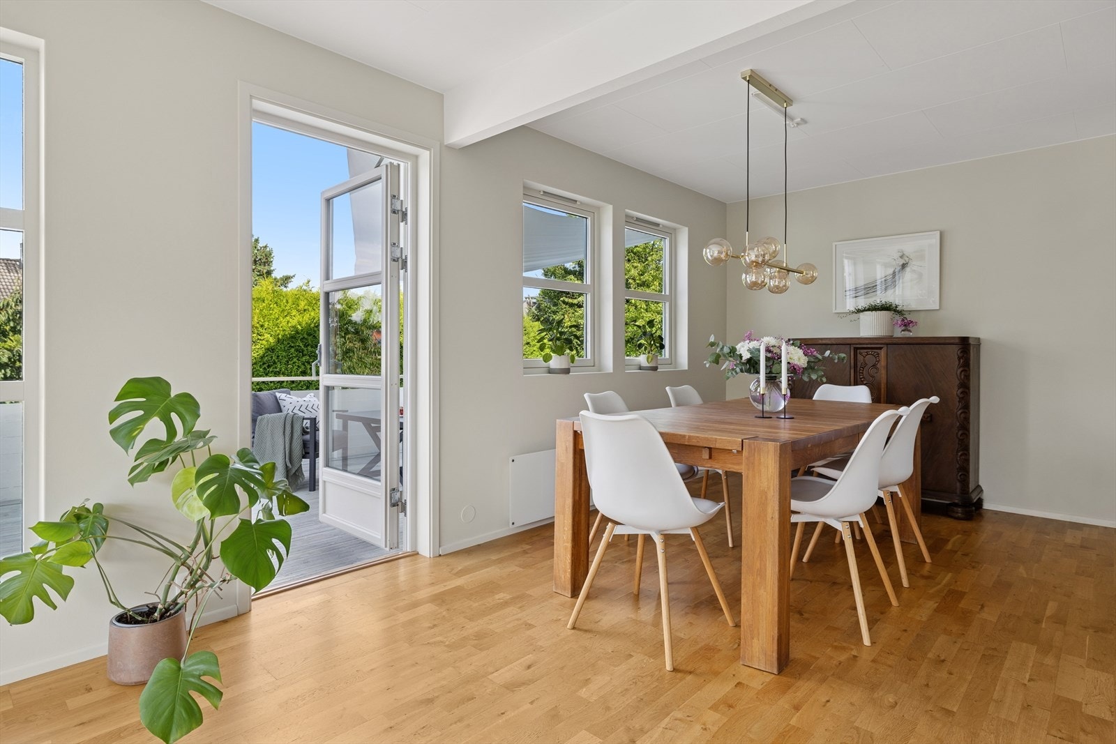 Herfra er det utgang til solrik terrasse. Galleribilde