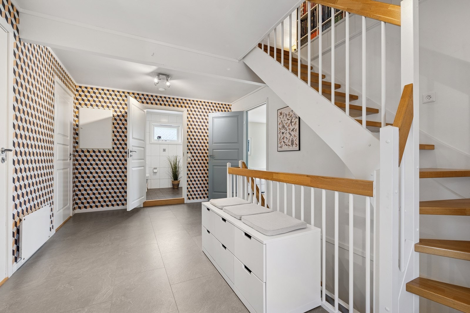 Familievennlig bolig med en god planløsning fordelt på tre plan. Galleribilde