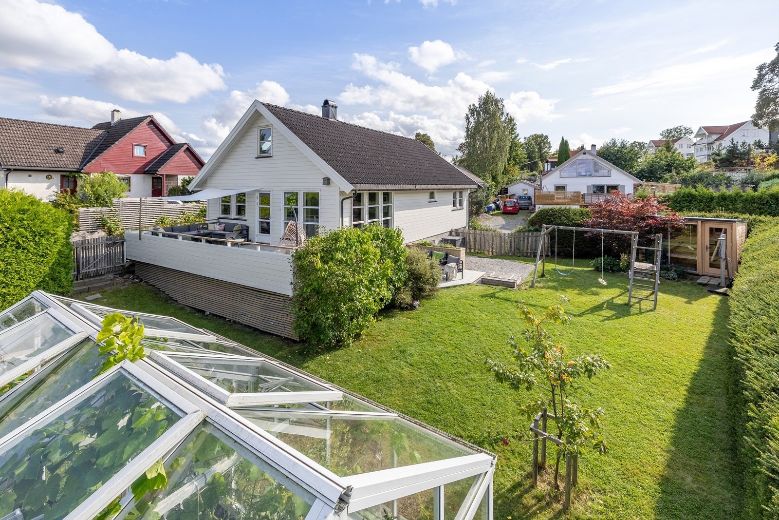 Dette er en innholdsrik og familievennlig enebolig fordelt på tre plan. Galleribilde