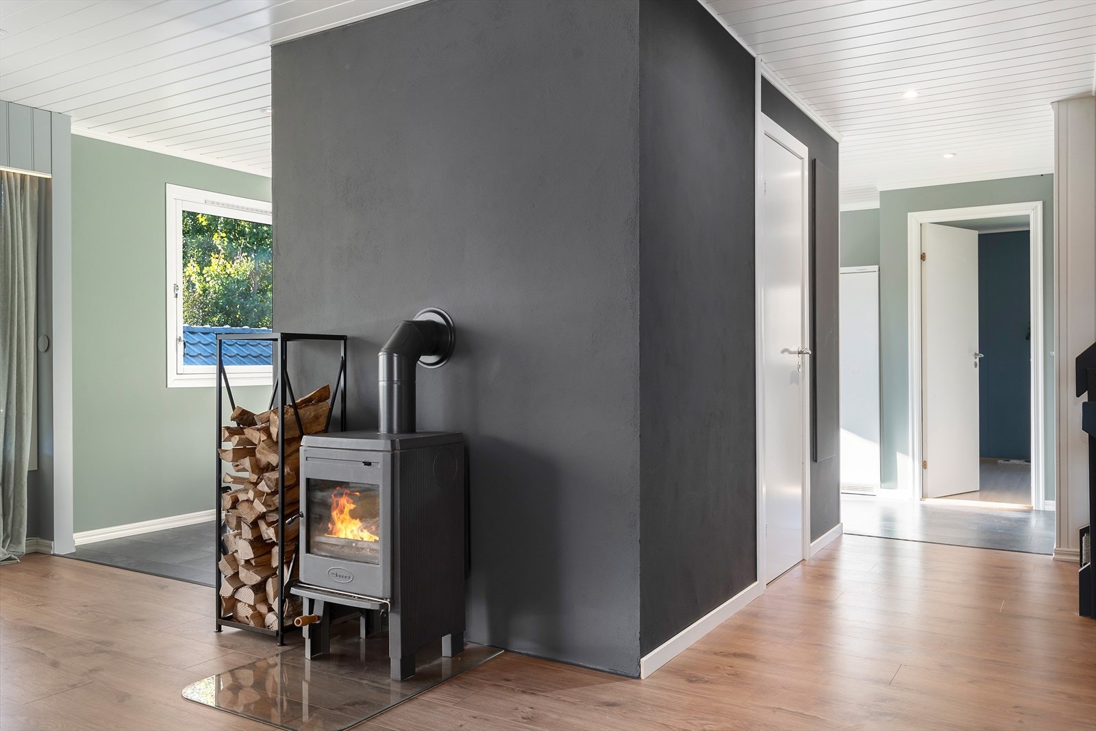 2 etg har du i tillegg separat wc, bad og soverom. Galleribilde