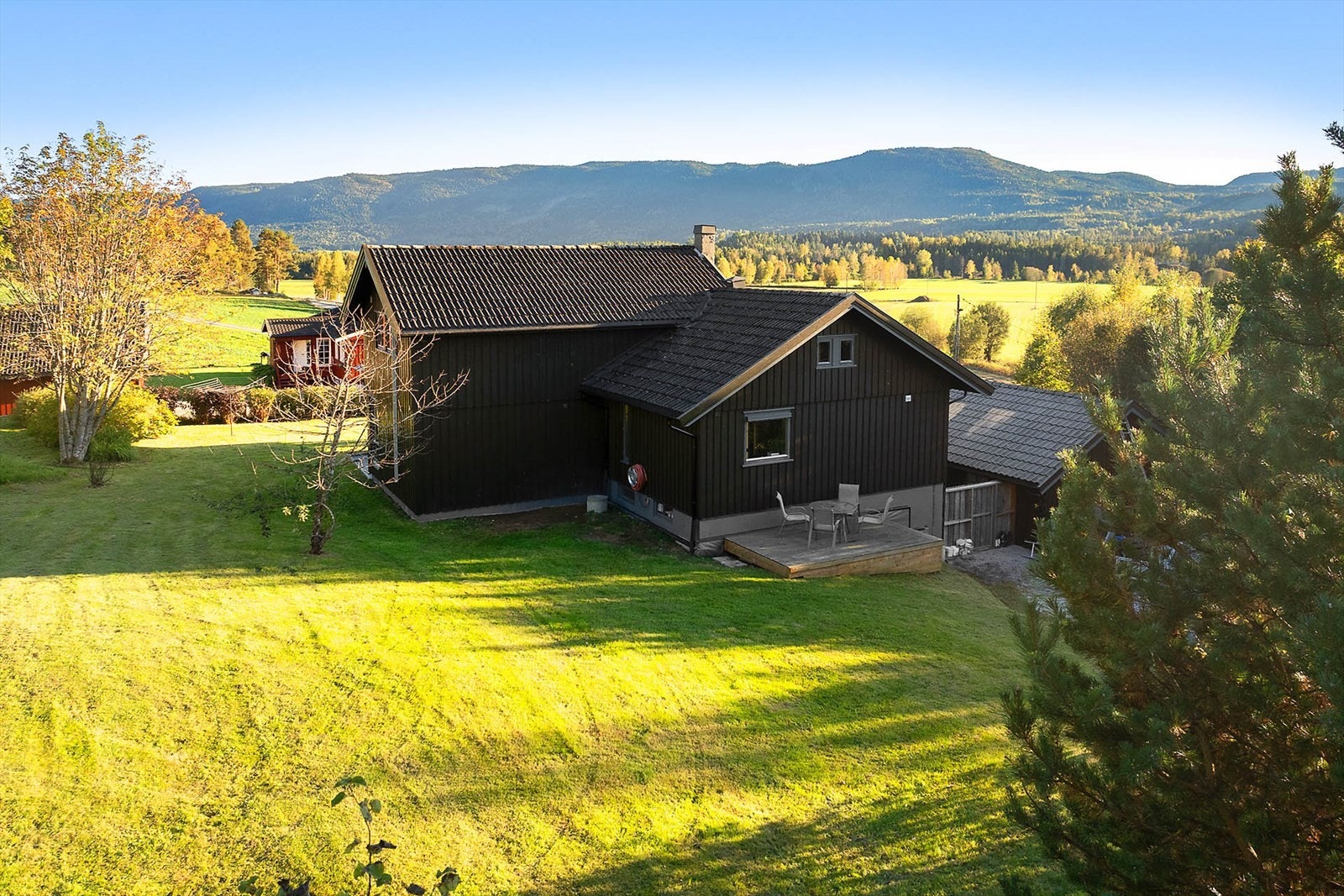 Selger informerer: Kommer til å savne de fine turmulighetene og den flotte naturen som er i fjellene og ved Lågen. Nærheten til Kongsberg skisenter og byen. Utsikten og solforholdene. Galleribilde