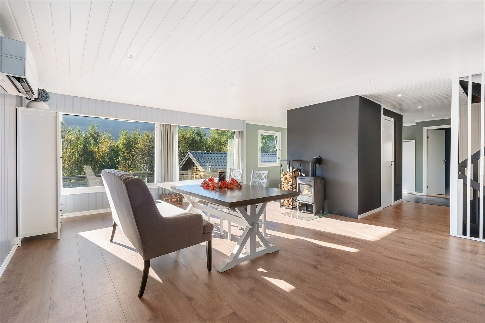 Alt av elektrisk og rør er oppgradert, nytt sikringskap etter ny standar og nytt rør i rør skap på vaskerom, ref selger. Galleribilde