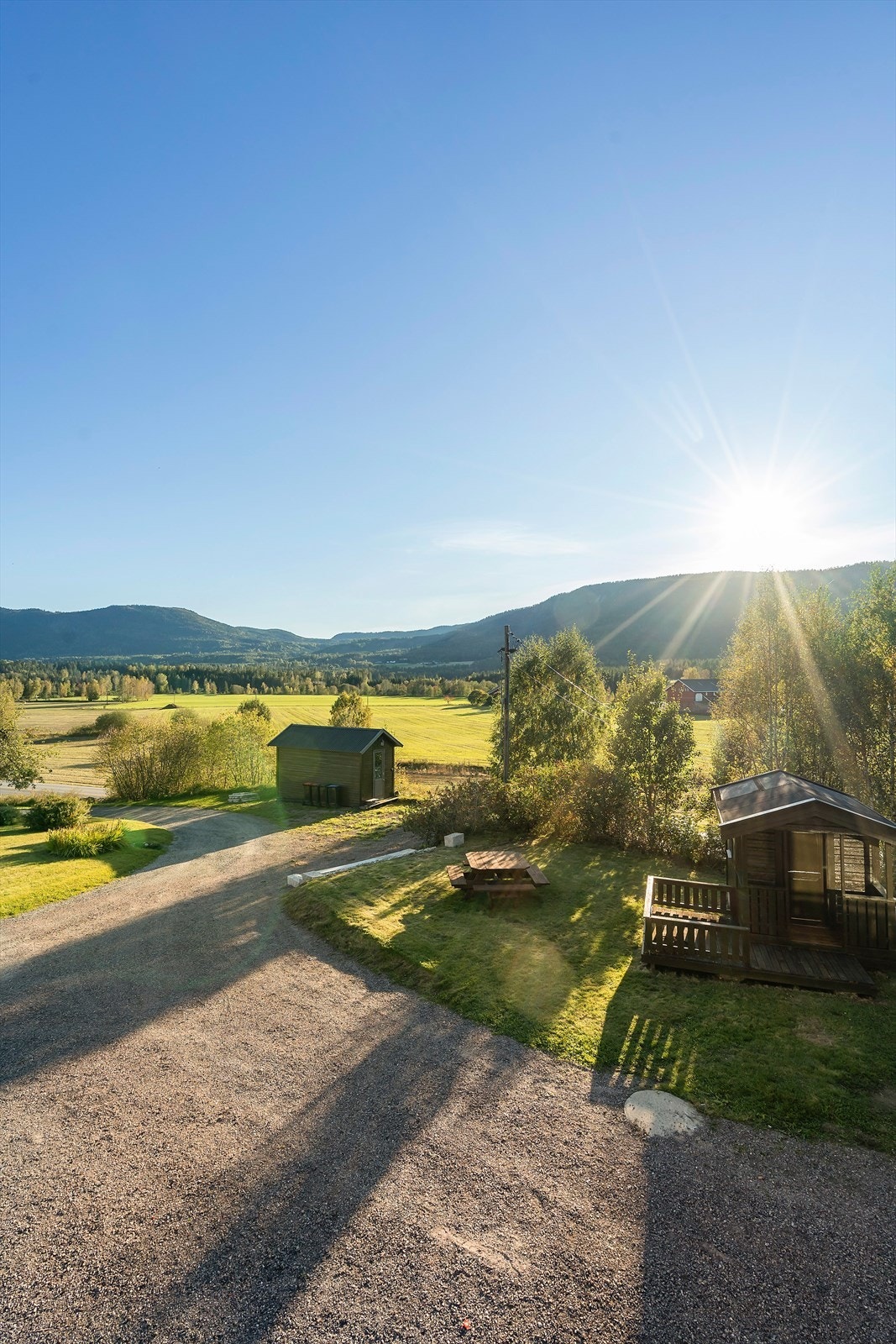 På tomten har du et isolert anneks, og et dukkehus. Galleribilde