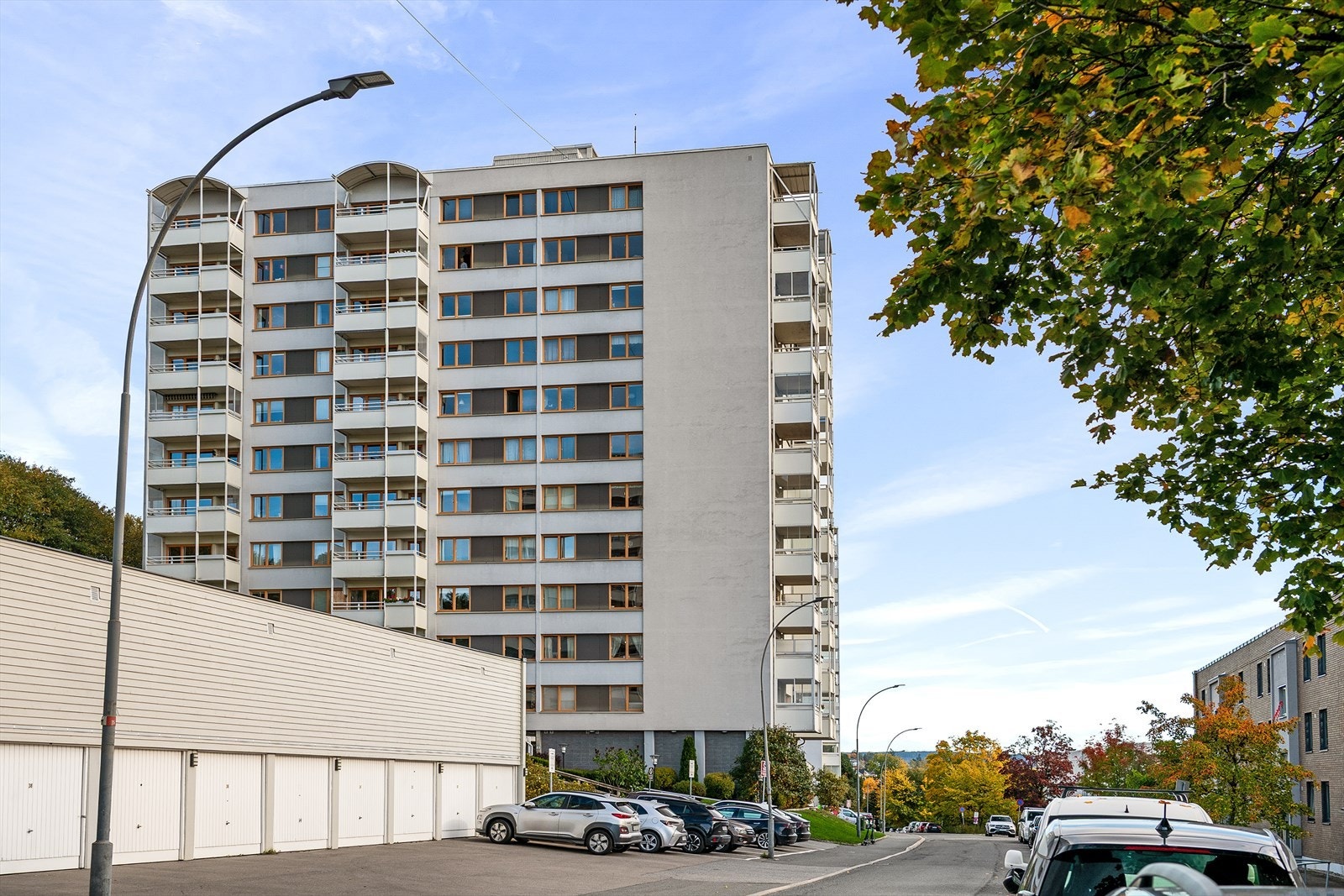 Ellers er det garasjemullighet etter liste og flere alternativer i nabolaget Galleribilde